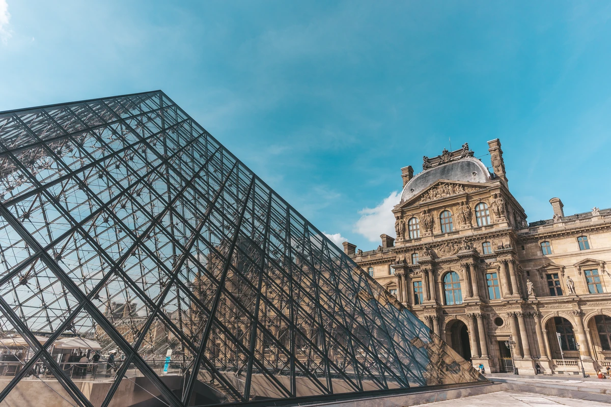 Paris, vue du Louvre